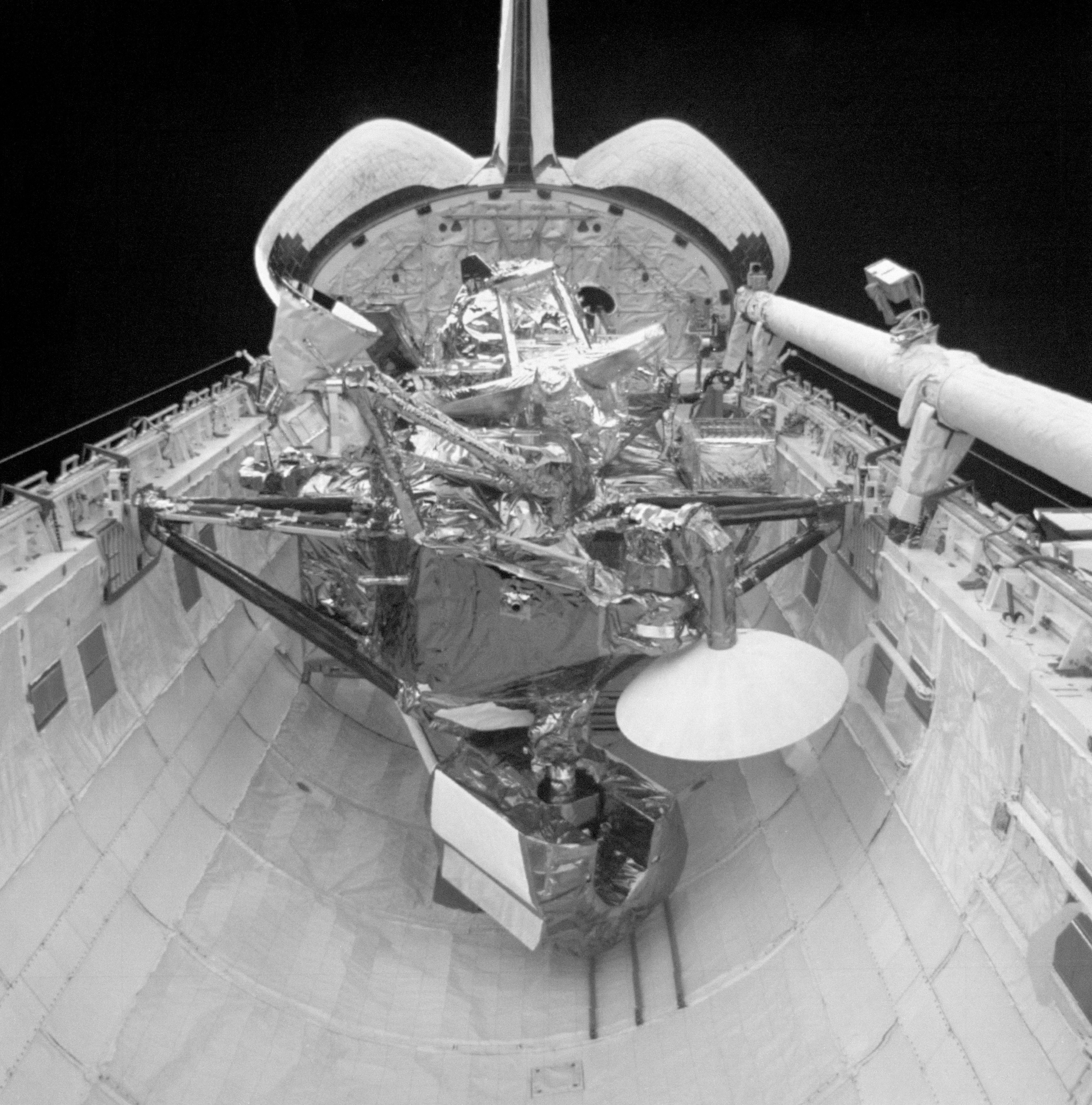 Satellite payload bracket in aluminum