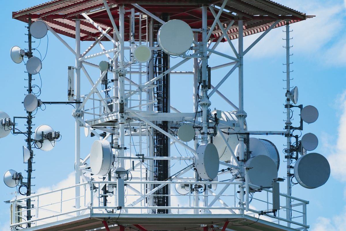 Satellite payload bracket in aluminum