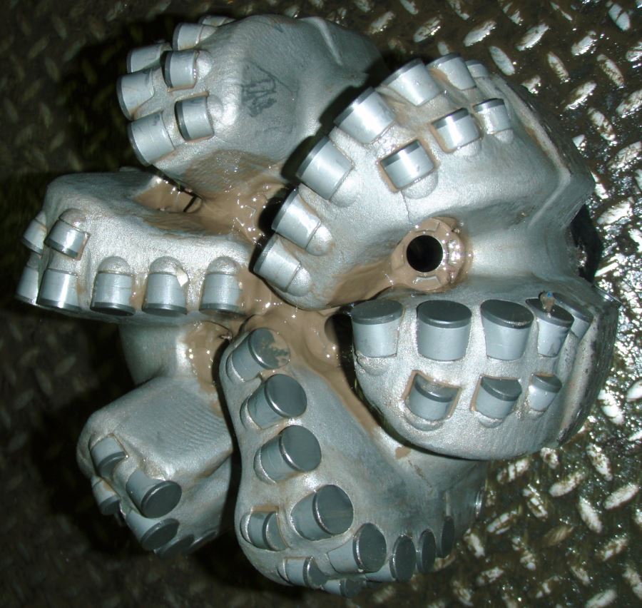 Downhole tool body in Inconel